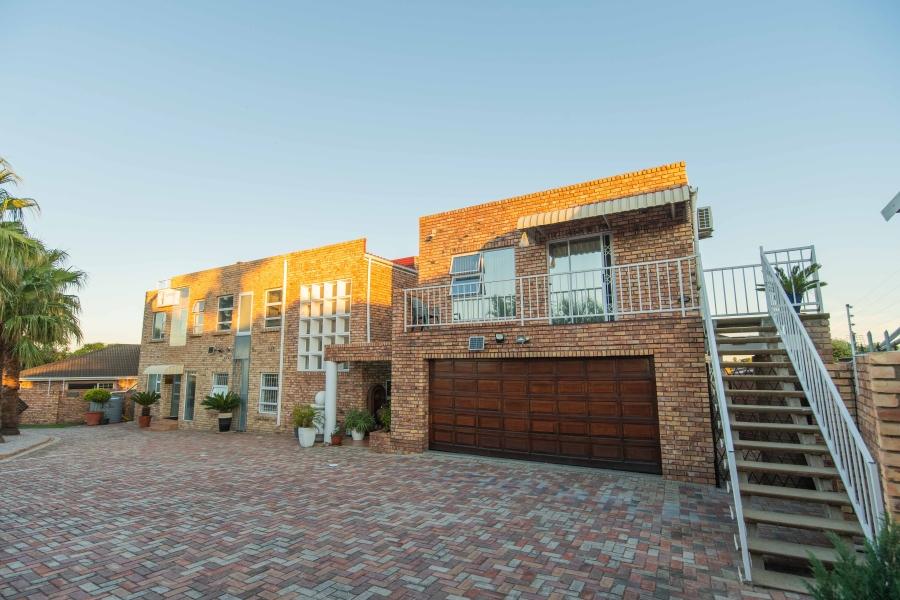 6 Bedroom Property for Sale in Humerail Eastern Cape